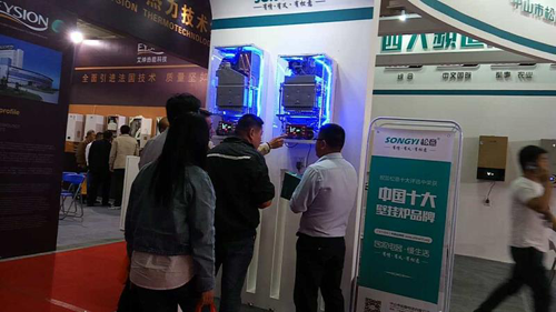 ���ӑB(t��i)������ڒ�t�Gɫ�������L��չʾ