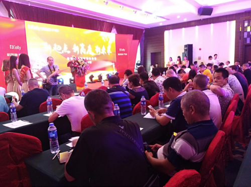 �\�Cǰ�� �R�^���M �P�P�T����(j��ng)�N�̕��h�_Ļ