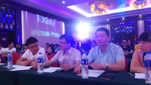 �\�Cǰ�� �R�^���M �P�P�T����(j��ng)�N�̕��h�_Ļ