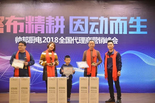 �ܲ����� ����N는y�ִ�����2018��ǰ�M(j��n)