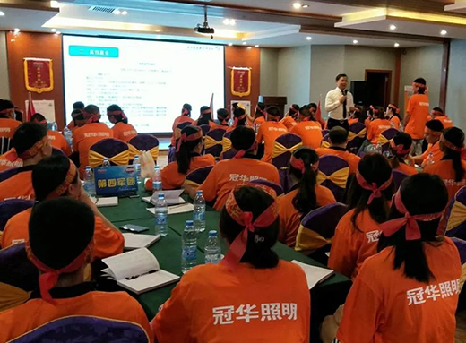 ���A�K�˱��Ƶ���վ�����������ҫ����Ĺ�â