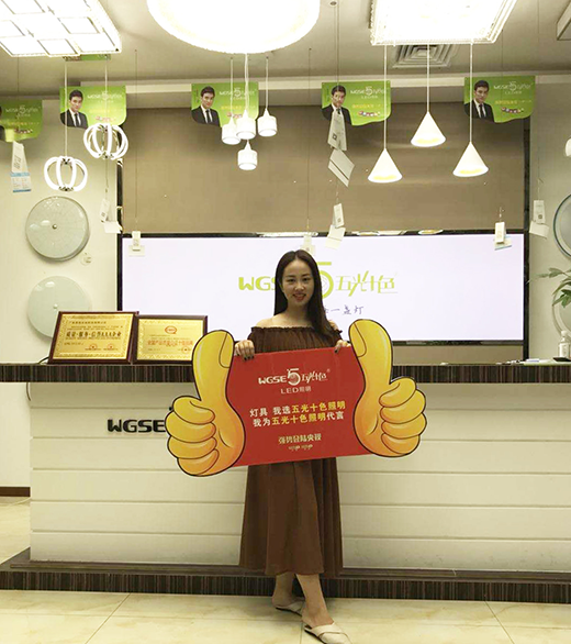 ���ʮɫ�����\�����A�����M�߿ڱ�