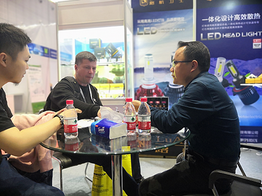 �f����Ŀ ·���l(w��i)ʿ��������������(zh��n)���Ϻ�չ