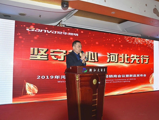 ���A�����K�˱��ƺӱ�վ���M����������������ǰ��