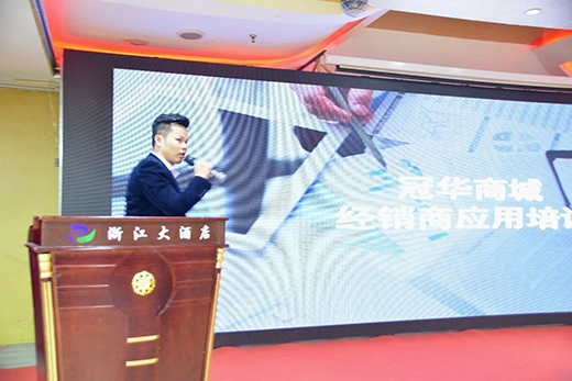 ���A�����K�˱��ƺӱ�վ���M����������������ǰ��