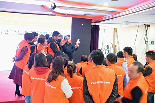 ���A�����K�˱��ƺӱ�վ���M����������������ǰ��