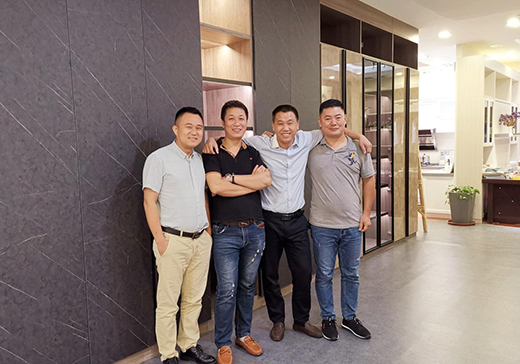 Ʒ��ȫ�ݶ��� �|ݸ�^(q��)��(j��ng)�N�̕��h�A�M��Ļ