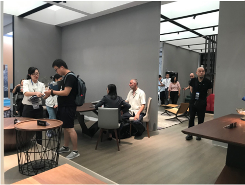 ���A֮�g�M�@��ʽ�O��(ji��n)�������Ҿ��@�G�����Ϻ���(gu��)�H�Ҿ�չ