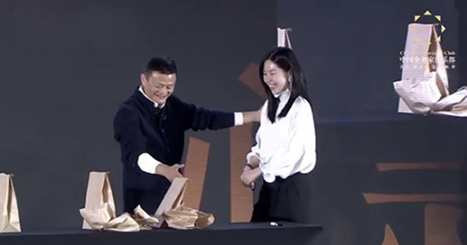 �R�ƣ��������Ї�ʷ�Ͻ�(j��ng)�I�h(hu��n)����õĕr��