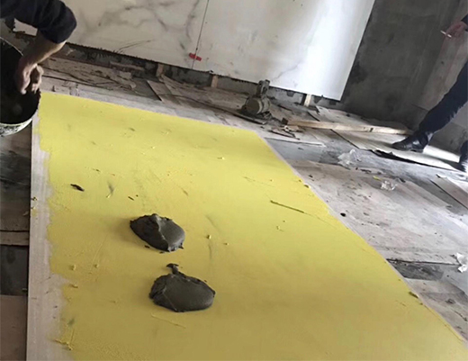 大板磚上墻為什么要用瓷磚背膠?且務(wù)必要用膏狀瓷磚背膠