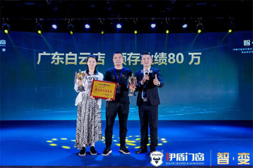 ����ף�R�����T(m��n)���ھŌý�(j��ng)�N�̑�(zh��n)�Է��(hu��)�A�M��Ļ