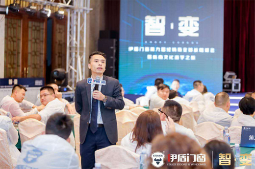 ����ף�R�����T(m��n)���ھŌý�(j��ng)�N�̑�(zh��n)�Է��(hu��)�A�M��Ļ