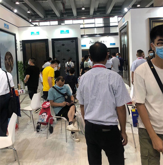 ܊��(qi��ng)�T�I(y��)չ�d������Ʒ���I(l��ng)�ИI(y��)�r(sh��)�г���