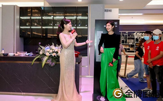 ���ƏN���21�÷���(w��)��ʢ�󆢄ӣ�Ů���w�Țg�������!