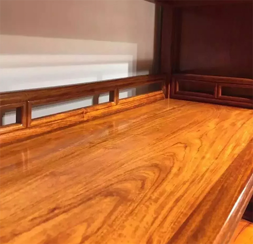 ���ϼtľ������t��֦����ľ�ĳ���tɫ����t��֦һ�㎧���ζ