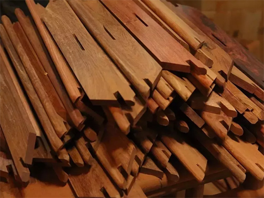 ���ϼtľ������t��֦����ľ�ĳ���tɫ����t��֦һ�㎧���ζ