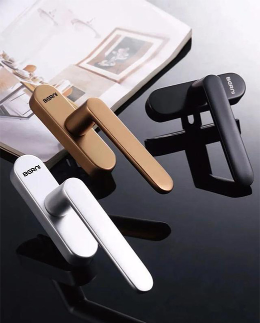 ���ڃ�(n��i)������(y��u)�����ܣ�������(BERNI)�����(chu��ng)�¸�