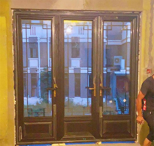 和木質(zhì)門窗相比，仿古鋁合金門窗有哪些不同!