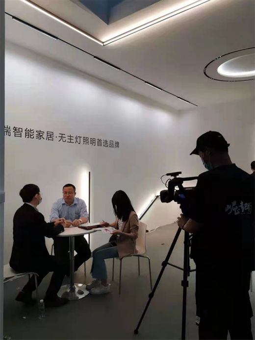 ���ڕr�мҾ��O(sh��)Ӌ��ʢ���_Ļ ����(qi��ng)������Ů���