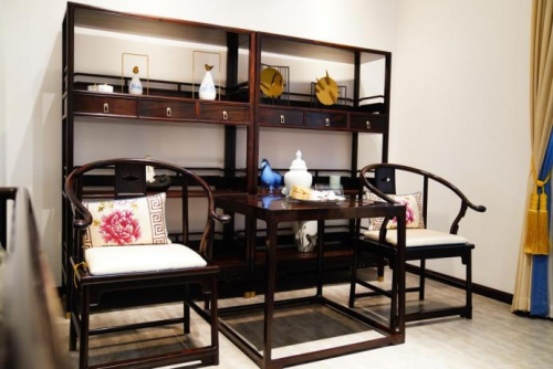 打破傳統(tǒng)紅木印象，明堂將重新引領(lǐng)中式時尚