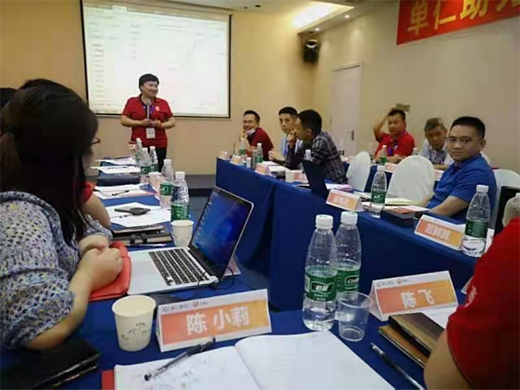 ͬ���������A�ھ޹⣬ף�Rţ�̅R��Ƥ����Ӗ(x��n)���hʢ���e��