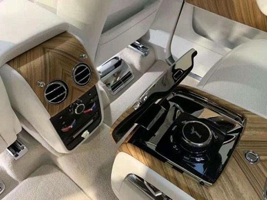 ��˹�R˹������ LED����(n��i)���Ƕ�pR��