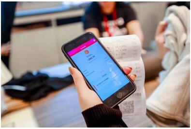 數(shù)字經(jīng)濟(jì)大勢(shì)下機(jī)遇困難并存，移卡幫助商戶向上再升一級(jí)