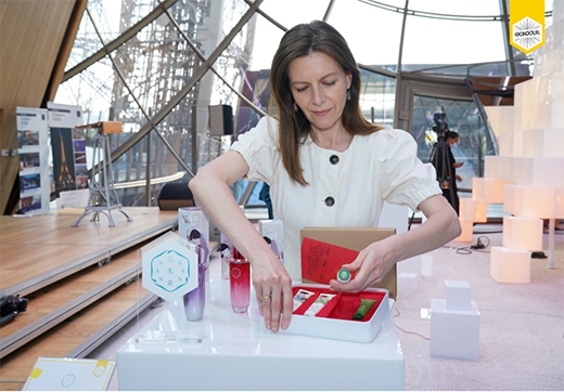 登時(shí)尚之巔，三生花盛放巴黎!