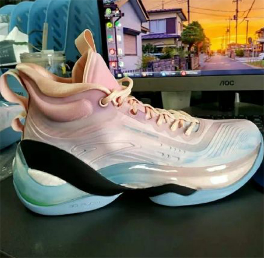 安踏KT7細節(jié)曝光!我的碳板很大，你忍一下