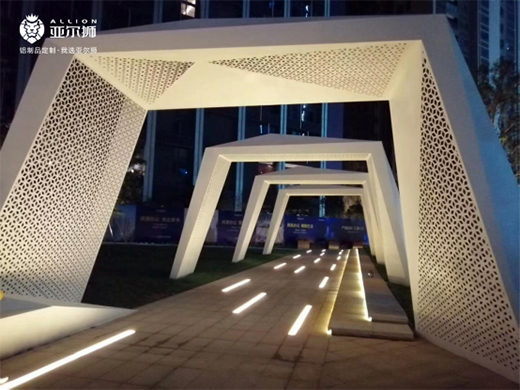 �����{���٣�협�(y��ng)�r�������l(f��)չ���X�Ͳ�ǰ���V�