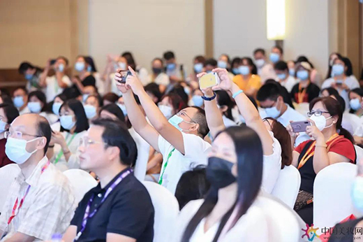 以科技武裝，揭秘澳寶的“液晶”秘密