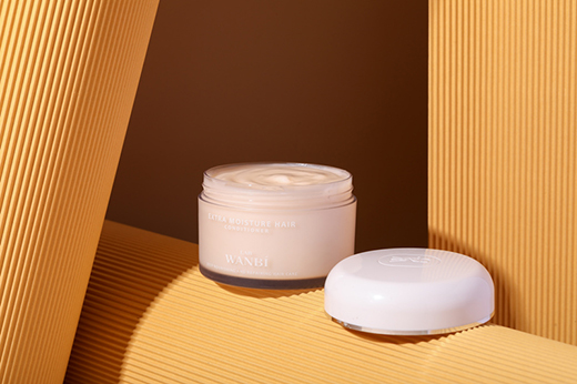 丸碧沁潤強(qiáng)保濕護(hù)發(fā)素，煥現(xiàn)秀發(fā)絲滑柔順質(zhì)感