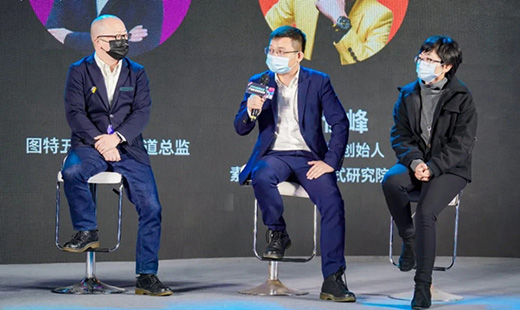 �D����𣺳ɶ����ƼҾ�չ�]Ļ������(d��ng)or�z��?