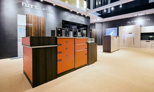 �D����𣺳ɶ����ƼҾ�չ�]Ļ������(d��ng)or�z��?