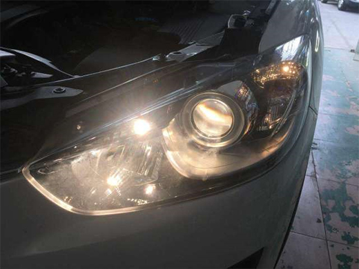 大雨大霧天，你的汽車大燈是否有用?