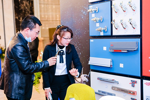 �Ű������Ƚ��x��ȫ�ݶ��ƼҾ����(y��ng)ԓ����x��?