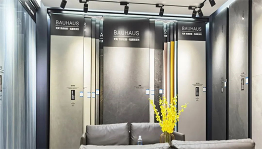 ���`�|(zh��)�Ўr�塤ͩ�l(xi��ng)�꣺�M�M�ҾӸУ����������롰�ҡ���ģ��