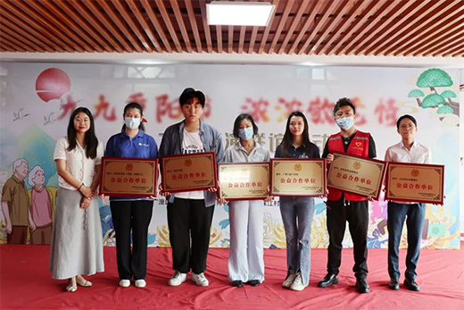 電梯安全科普，走訪慰問獨(dú)居老人，辛格林電梯這個(gè)重陽節(jié)公益活動(dòng)很溫暖!