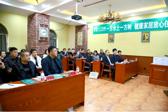 ���I(l��ng)�ҾӰ���Ј�(ch��ng)��һ���佡���Ҿ��У��׳�վ���A�M��Ļ