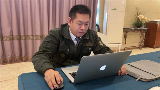 �c¹�ۄ�(sh��)���A�ڽK�� һ����ҾӾ�Ӣ��Ӗ(x��n)�I(y��ng)�A�M��Ļ