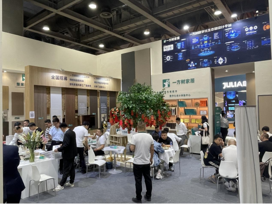 ��Ȼ֮�����Ҿ�֮�ס���һ����ҾӔy�Z¹�@�G�V�ݼҾ�չ!